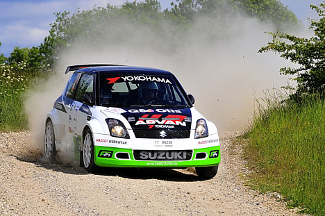 Martin Johansen og Henrik Vestergaard er blandt landets absolut dygtigste rallyhold. Men deres Suzuki Swift Super 1600 er måske ikke løbets hurtigste bil, så de skal satse hårdt for at vinde løbet.